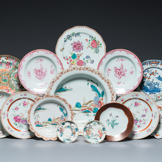 14 assiettes et plats en porcelaine de Chine famille rose, Qianlong et postérieur