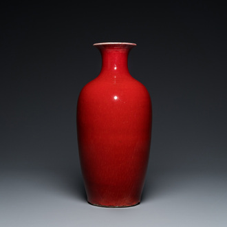 Vase en porcelaine de Chine monochrome en sang de boeuf, 19ème