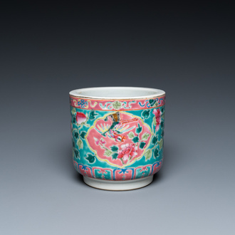 Pot à pinceaux en porcelaine de Chine famille rose pour le marché Straits ou Peranakan, 19ème
