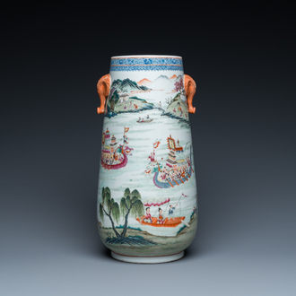 Grand vase de forme 'hu' en porcelaine de Chine famille rose à décor d'une scène fluviale, marque de Qianlong, République