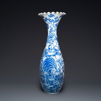 Exceptionnel grand vase en porcelaine Arita de Japon en bleu et blanc à décor de tigres, Meiji, 19ème
