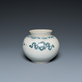 Petit vase en porcelaine de Corée en bleu et blanc, Joséon, 19ème
