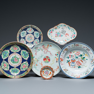 Quatre plats et deux bols en porcelaine de Chine famille rose, 19/20ème