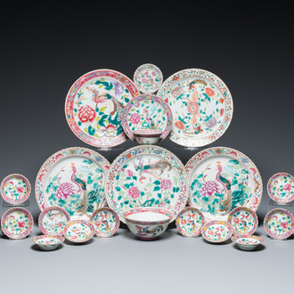 21 pièces en porcelaine de Chine famille rose pour le marché Straits ou Peranakan, 19ème
