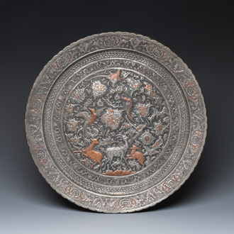 Grand plat en cuivre étamé à décor de chèvres et d'oiseaux, art qajar, 19ème