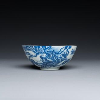 Rare petit bol en porcelaine de Chine 'Bleu de Hue' pour le Vietnam, marque Nhất, Thiệu Trị