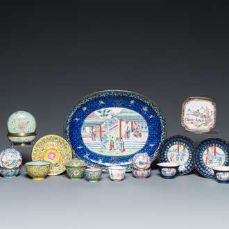 Belle collection de bols et de coupes en émaux de Canton, Chine, Qianlong et postérieur