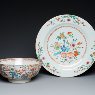 Un bol en porcelaine de Chine famille rose à décor mandarin et un plat, Qianlong