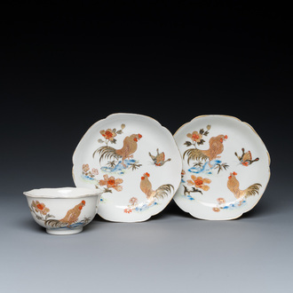 A Chinese grisaille and gilt 'roosters' cup and two saucers, Yongzheng