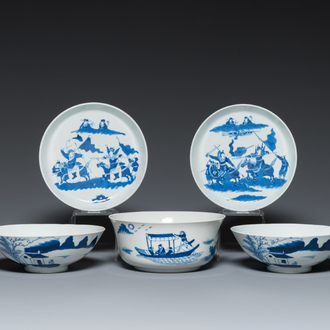 Trois bols et deux coupes en porcelaine de Chine 'Bleu de Hue' pour le Vietnam, 19ème