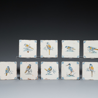 Neuf carreaux en faïence polychrome de Delft à décor d'oiseaux, 17ème