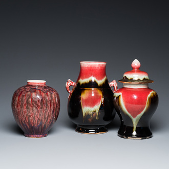 Trois vases en porcelaine de Chine à émail flambé, 19/20ème