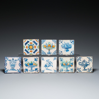 Acht blauw-witte en polychrome Delftse tegels, 17e eeuw