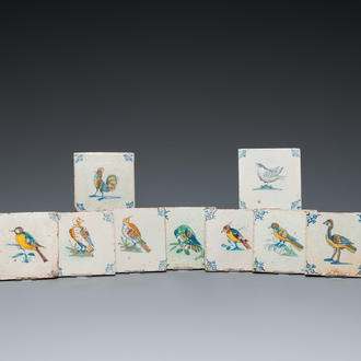 Neuf carreaux en faïence de Delft polychrome à décor d'oiseaux, 17ème