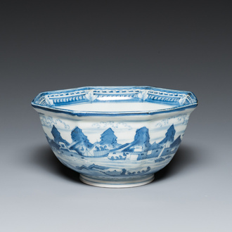 An octagonal Japanese blue and white Arita 'van Frytom' bowl, Chenghua mark, Edo, 18th C.