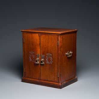 Cabinet en bois dur et huanghuali aux montures en bronze pour le marché européen, Chine, 19ème