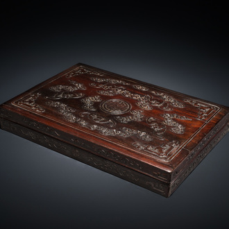 Boîte en partie en bois de zitan à décor des 'Cinq chauve-souris autour du symbole Shou', Chine, Qing