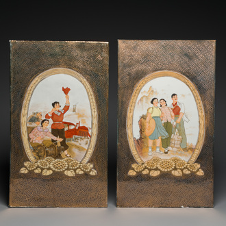 Deux plaques en porcelaine de Chine à décor de la Révolution Culturelle sur fond partiellement doré