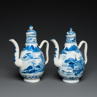 Paire de verseuses couvertes en porcelaine de Chine en bleu et blanc à décor de paysages, peut-être pour le Vietnam, 19ème