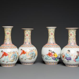 Quatre vases en porcelaine de Chine à décor de la Révolution Culturelle figurant des fermiers et des enfants, marque Zhong Guo Jing De Zhen Zhi 中國景德鎮製