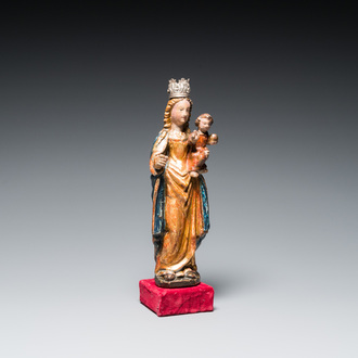 Une Vierge à l'Enfant en bois sculpté et polychromé dite 'Poupée de Malines', Flandres, 1er quart du 16ème