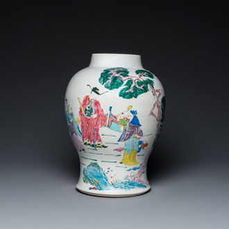 Vase en porcelaine de Chine famille rose à décor de 'Sanxing', Yongzheng