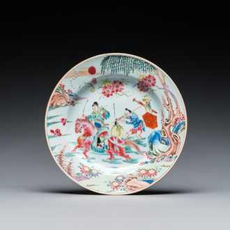 Assiette en porcelaine de Chine famille rose à décor d'une scène du 'Xi Xiang Ji' avec Zhang Junrui qui part au capital, Yongzheng