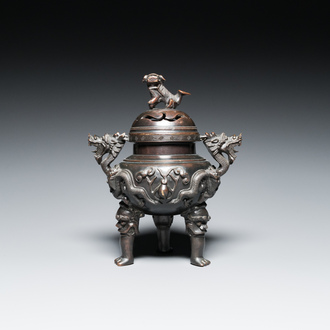 Een Chinese bronzen wierookbrander met deksel, Xuande merk, 19e eeuw