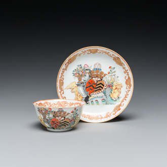 Tasse et soucoupe en porcelaine de Chine famille rose aux armes de Henri van Isselmuden et Anne van Haersolte pour le marché hollandais, Qianlong
