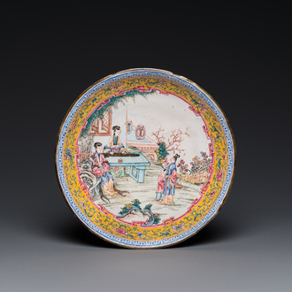 Assiette en émaux de Canton à décor 'san niang jiao zi', marque de Shang Xin 賞心, Qianlong