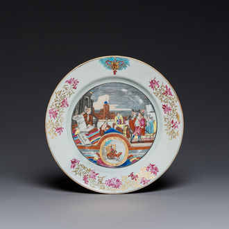Assiette en porcelaine de Chine surdécorée en Europe à décor de marchands de laines européens, Qianlong