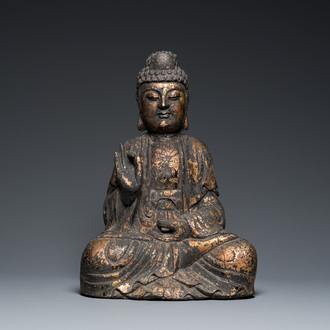 Een grote Chinese vergulde houten Boeddha, Qing