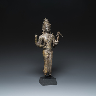 Een Javaanse bronzen sculptuur van de god Shiva, Majapahit koninkrijk, Indonesië, wellicht 14e eeuw