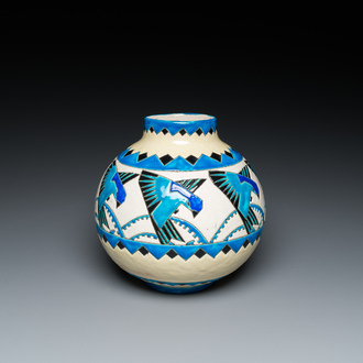 Charles Catteau (1880-1966) pour Boch Kéramis: un vase Art Deco de forme globulaire à décor d'hirondelles en émaux craquelés