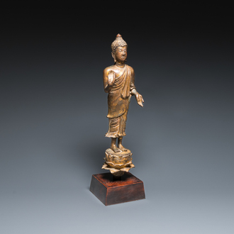 Bouddha Shakyamuni en bronze doré de style Lan Na, Thaïlande, probablement 16ème