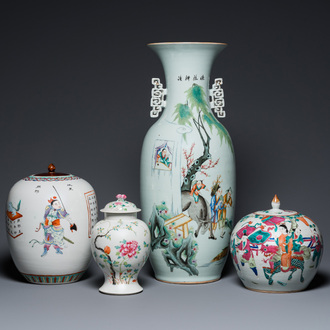 Quatre vases en porcelaine de Chine famille rose, 19/20ème