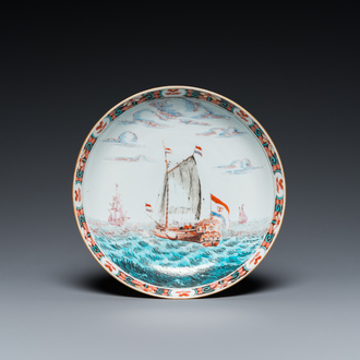 Assiette en porcelaine de Chine surdécorée aux Pays-Bas à décor d'un navire marchand, Kangxi