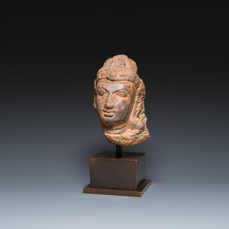 Een Javaans hoofd van Shiva in andesiet, Indonesië, wellicht 8/9e eeuw