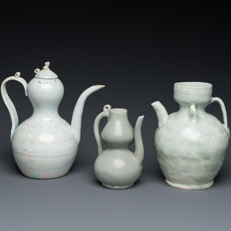 Drie Chinese celadon en qingbai kannen, Song en later