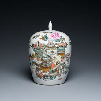 Pot couvert en porcelaine de Chine qianjiang cai à décor d'antiquités, signé Xu Pinheng 許品衡, daté 1903