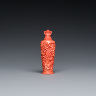 Tabatière à décor de chrysanthèmes en corail rouge, Chine, 19/20ème