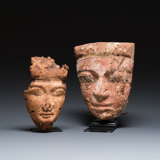 Deux masques de sarcophage en bois sculpté, Egypte, époque ramesside et époque ptolémaïque