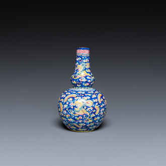 Vase de forme double gourde en émaux de Canton à décor de dragons, Chine, marque de Shangxin 赏心, Qianlong