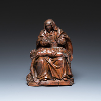 Vierge de Pitié en noyer sculpté, Bourgogne, France, 16ème