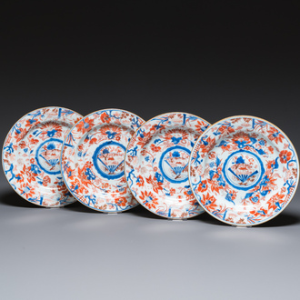 Quatre assiettes en porcelaine de Chine de style Imari, Kangxi