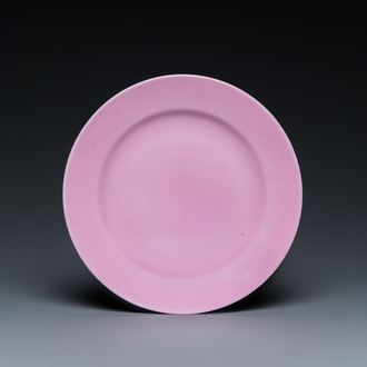 Assiette en porcelaine de Chine en rose monochrome, marque de Jing Yuan Tang Zhi 静远堂製, 19ème