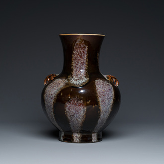 Een Chinese 'hu' vaas met bruin flambé-glazuur, Kangxi merk, 19e eeuw