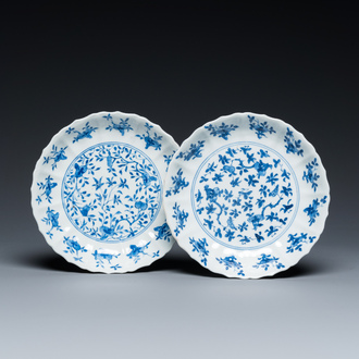 Twee Chinese blauw-witte borden, Kangxi merk en periode