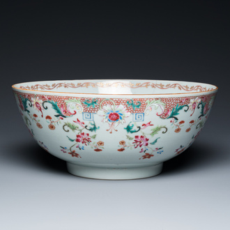 Bol à punch en porcelaine de Chine famille rose, Qianlong