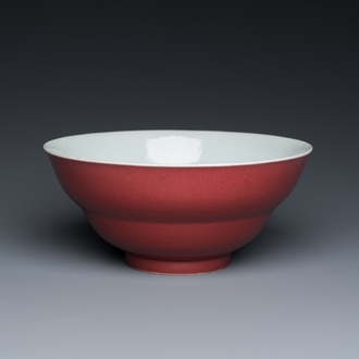 Bol en porcelaine de Chine en rouge monochrome dit 'foie de mulet', marque et époque de Qianlong